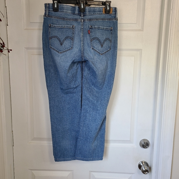 (1468) Levi Strauss Woman's Perfect Waist  525 Blue Jeans, Size: 8M Color: Blue - Picture 8 of 15